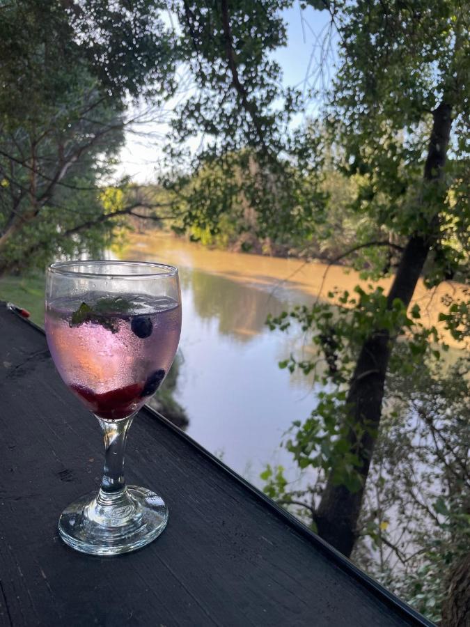 At The River Guest House كرونستاد المظهر الخارجي الصورة